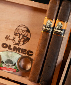 Alternative view of Foundation Olmec Maduro Toro (6x52)