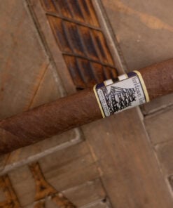 Alternative view of Stolen Throne Yorktown Fleet Robusto (5x50)